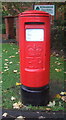 Elizabeth II postbox on Lancaster Road, Clayton-le-Woods