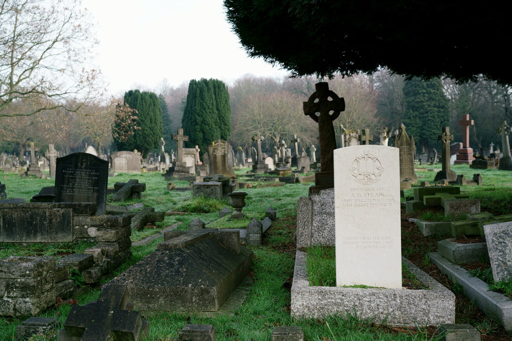 Putney Vale Cemetery © Peter Trimming :: Geograph Britain and Ireland