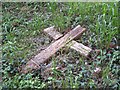 SU6474 : Wooden cross by Bill Nicholls