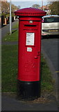 TA0428 : George VI postbox on Anlaby Park Road North, Hull by JThomas