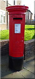 NZ5923 : George VI postbox on Farndale Square, Redcar by JThomas
