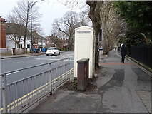 TA0831 : K6 telephone box on Cottingham Road, Hull by JThomas