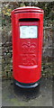 Elizabeth II postbox on Manchester Road, Deepcar