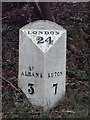 Old Milepost by the A1081, St Albans Road, south of Harpenden