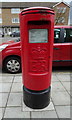 Elizabeth II postbox on Victoria Road, Ruislip