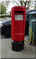 Elizabeth II postbox on Oldfields Circus, Northolt