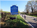 Cerddwyr yn gadael Llanbedr Pont Steffan / Walkers leaving Lampeter