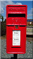 Close up, Elizabeth II postbox on Elwyn Drive, Marchwiel