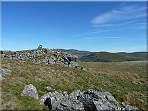 SJ0727 : Cairn on the summit of Glan Hafon by Richard Law