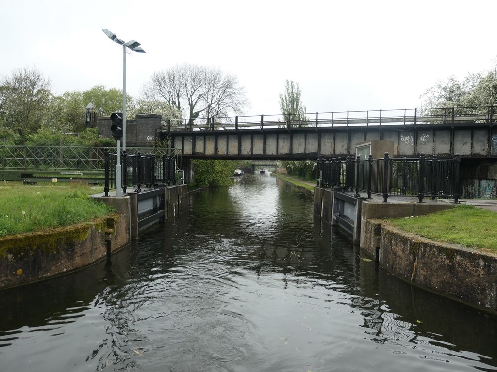 Floodgates on the Erewash Canal © Christine Johnstone :: Geograph ...