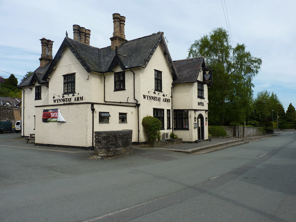 The Wynnstay Arms, © Richard Law :: Geograph Britain And Ireland