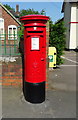 Elizabeth II postbox on Main Road, Smalley