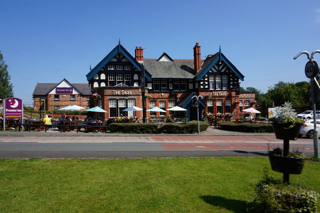 the-swan-public-house-ian-s-geograph-britain-and-ireland