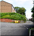 Yellow salt/grit box, Vere Place, Gilfach