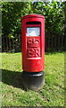 Elizabeth II postbox on High Street, Whittlebury