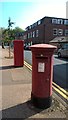 TL1999 : EIIR postbox on Church Walk, Peterborough by Paul Bryan