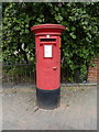 Elizabeth II postbox on Silver Street, Kedington