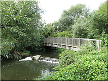 TQ0493 : Footbridge and weir on the River Colne by Mike Quinn