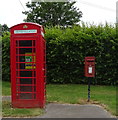 K6 telephone box and Elizabeth II postbox, Charney Bassett