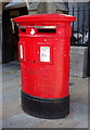 Double aperture Elizabeth II postbox on Queen Street, Oxford