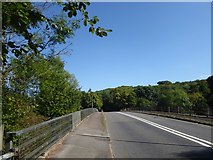 TQ0497 : Solesbridge Lane crossing the M25 by Marathon