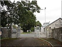 W5598 : Churchyard gates by Jonathan Thacker