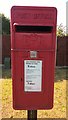EIIR postbox on Coniston Road, Gunthorpe