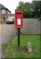 Elizabeth II postbox on Broughton Road, Banbury