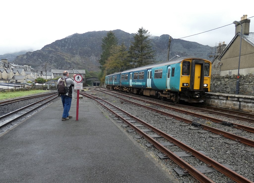 Llandudno train arriving © Gerald England :: Geograph Britain and Ireland