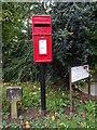 ST3789 : Elizabeth II postbox on Chepstow Road, Langstone by JThomas