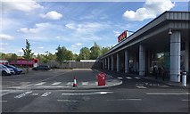 SP2965 : New way to Click & Collect, Tesco, Warwick by Robin Stott