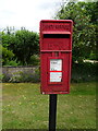 Elizabeth II postbox on Countess Road, Amesbury