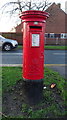 TA1433 : Elizabeth II postbox on Shannon Road, Hull by JThomas