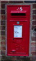 TA0537 : Elizabeth II postbox on Shopeth Way, Woodmansey by JThomas