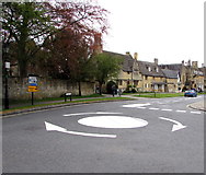 SP0937 : High Street mini-roundabout, Broadway, Worcestershire by Jaggery