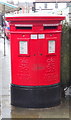 TA0339 : Double aperture Elizabeth II postbox on Toll Gavel Beverley by JThomas
