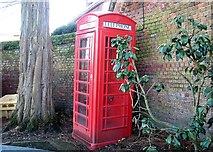TG2309 : The Great Hospital - K6 telephone box by Evelyn Simak