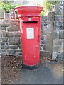 Elizabeth II pillar box on L?n Popty, Bangor