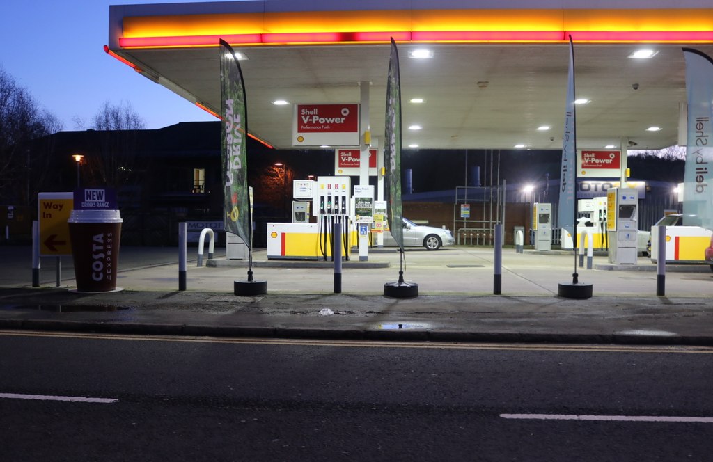 Shell petrol station on London Road,... © David Howard :: Geograph ...