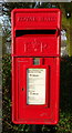 TA2225 : Close up, Elizabeth II postbox on Marsh Lane, Ryehill by JThomas