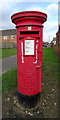 SE5530 : Elizabeth II postbox on Station Road, Hambleton by JThomas