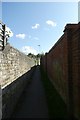 Walled footpath