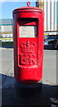 Elizabeth II postbox on Pheasant Drive, Birstall