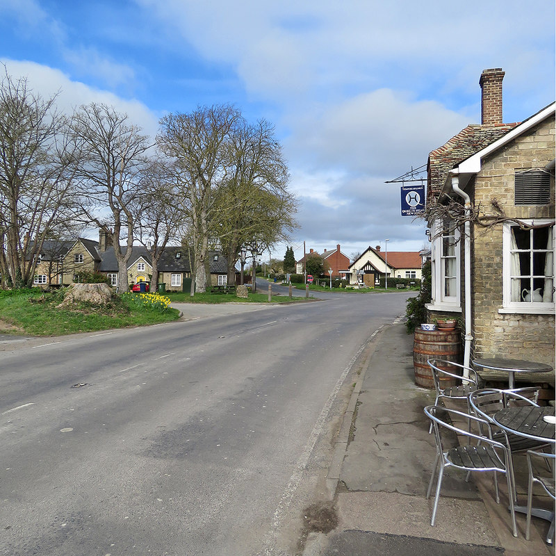 Newton: outside The Queen's Head © John Sutton :: Geograph Britain and ...