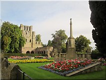 NT7233 : Kelso  Abbey  and  War  Memorial  from  Bridge  Street by Martin Dawes