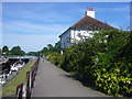 Thames Path at Sunbury Locks