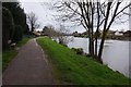 Thames path towards Laleham