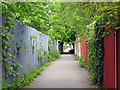 Footpath to Chiswick station