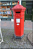 TQ5838 : Victorian Postbox (replica), The Pantiles by N Chadwick