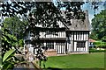 Brettenham: Popples Farmhouse, c15th with thatched roof